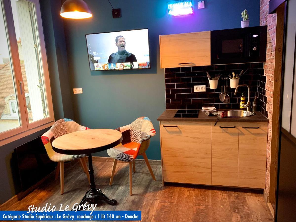 Nos Studios Au Centre Ville A Dole Exteriör bild