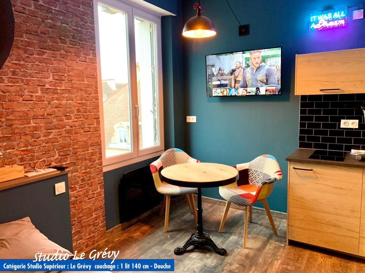 Nos Studios Au Centre Ville A Dole Exteriör bild