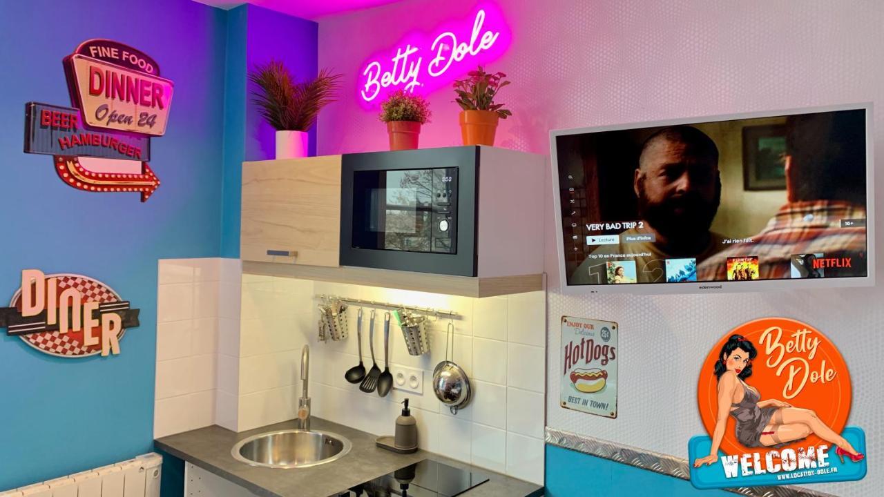 Nos Studios Au Centre Ville A Dole Exteriör bild