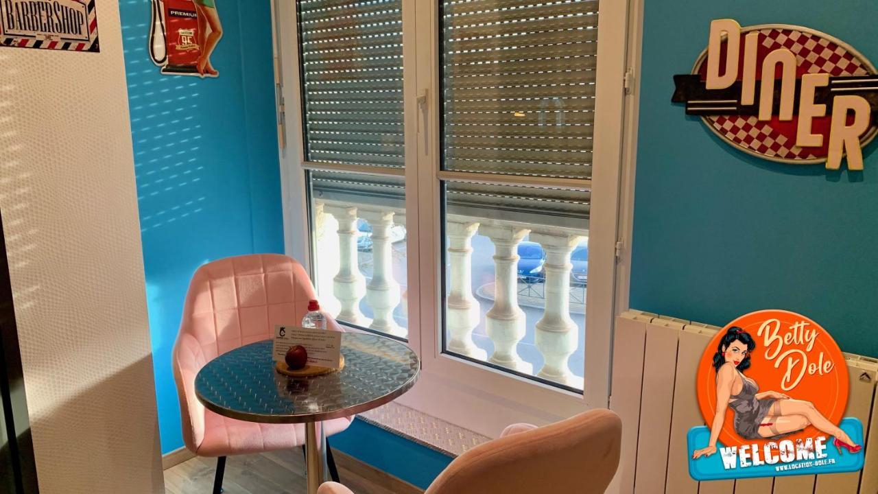Nos Studios Au Centre Ville A Dole Exteriör bild