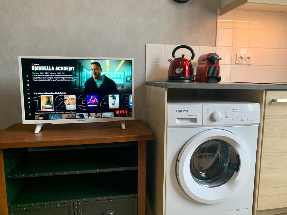 Nos Studios Au Centre Ville A Dole Exteriör bild