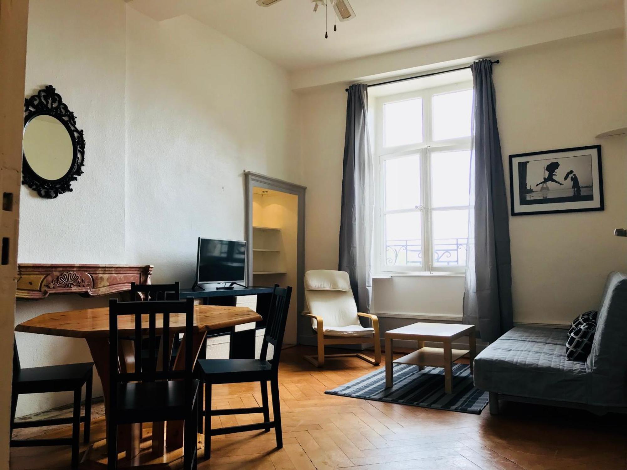 Nos Studios Au Centre Ville A Dole Exteriör bild